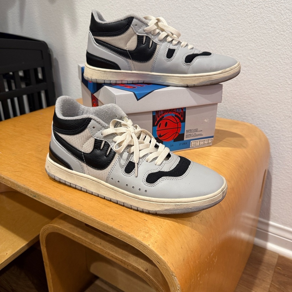 Men's Low-Top Sneakers in Black, Gray and Cream